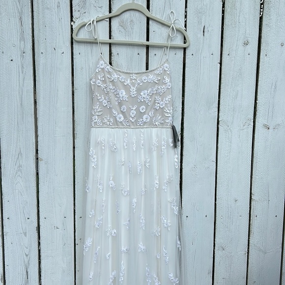 ADRIANNA PAPELL WHITE/CREAM LACE BEADED DRESS - Picture 1 of 10